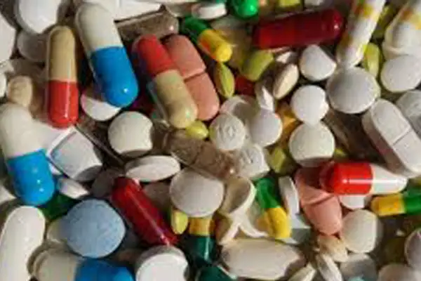 Billeder af masser af piller og den "lovlige" medicin.